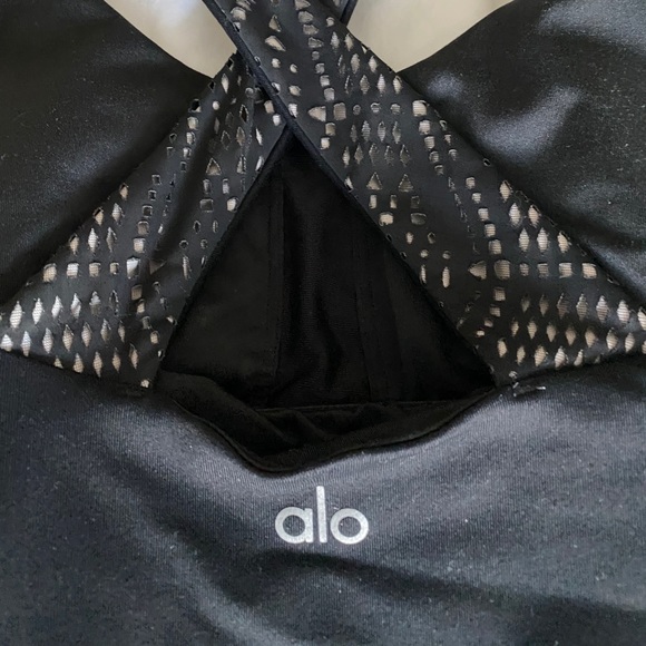 ALO YOGA BLACK PATINA LASERCUT TANK - Picture 3 of 8